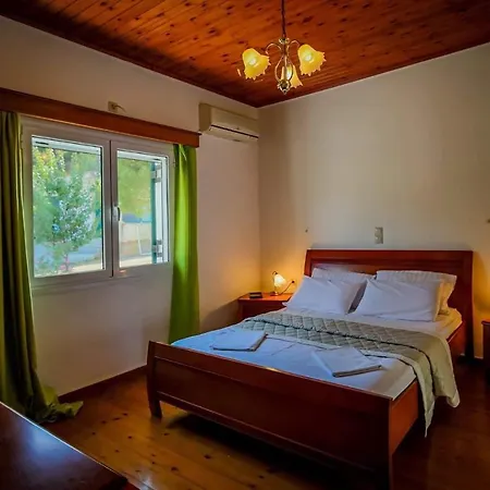 ιonion ζante Retreat - Summer Lodging * Keri